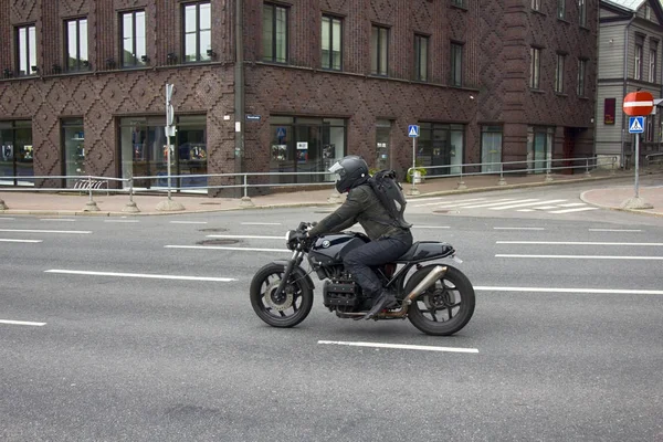 Motociclisti per strada, motociclisti, cavalieri — Foto Stock