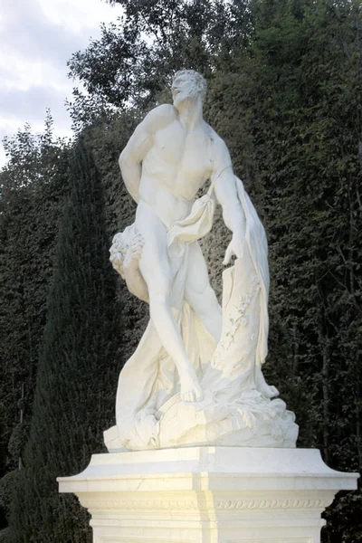 Fuentes y esculturas de Versalles en otoño —  Fotos de Stock