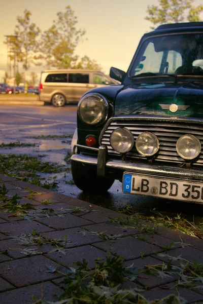 Inglés vintage car in excellent condition in parking — Foto de Stock