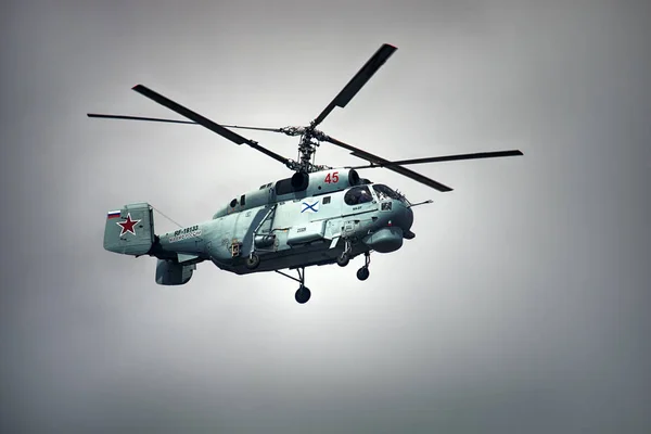 Rus askeri gemi çok amaçlı helikopter Ka-27 — Stok fotoğraf