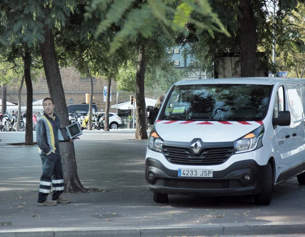 Barcelona Spanya Ekim 2017 Teknisyen Gözden Geçiren Onay Kentsel Iletişim — Stok fotoğraf