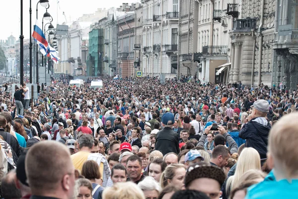 Sankt Petersburg Ryssland Juli 2017 Enorm Folksamling Semester Stadsfestivaler Urban — Stockfoto