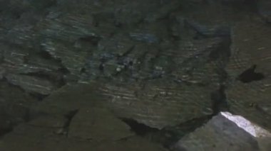 Su kaynağı ve en saf su. Akşam alacakaranlık su Ripples