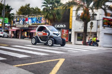 İspanya, Leora de Mar - 2 Ekim 2017: akıllı otomobil yakıt ve otopark gibi unutulmaz özgün görünüm tüketimi ekonomik. Renault