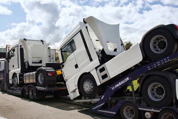 Dijon Francja Września 2017 Transporter Samochdowy Załadowany Samej Kabinie Straght — Zdjęcie stockowe