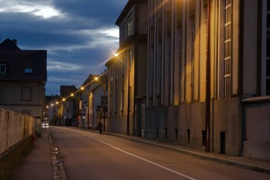 Strassburg. Fransa. -Gece, gece yürüme endüstriyel binalar