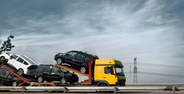 Haulaway loaded passenger cars — Stock Photo, Image