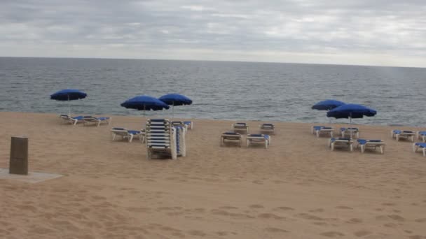 Mediterrane resort is wachten op zijn gasten. — Stockvideo