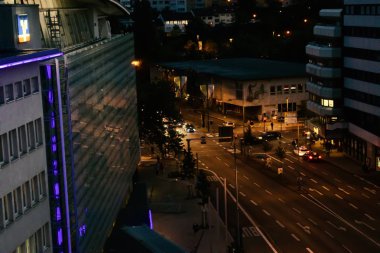 Gece şehir Pforzheim çatıdan görünümünü