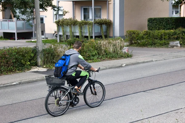 Radfahrer auf der Straße — Stockfoto