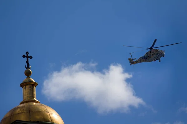 Mi-35 M, Sabre - Rus askeri nakliye helikopteri — Stok fotoğraf