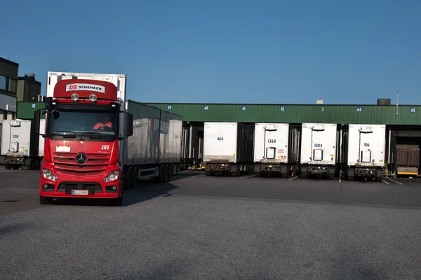 Duży terminal dla samochodów ciężarowych, rozładunku — Zdjęcie stockowe