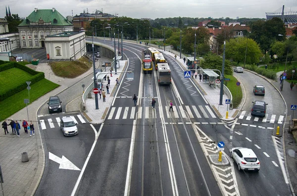 Auto-estrada na entrada da cidade Varsóvia, junção rodoviária — Fotografia de Stock