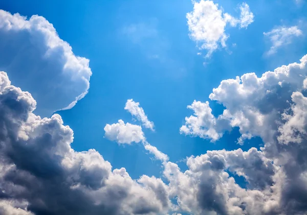 Nubes y cielo azul —  Fotos de Stock