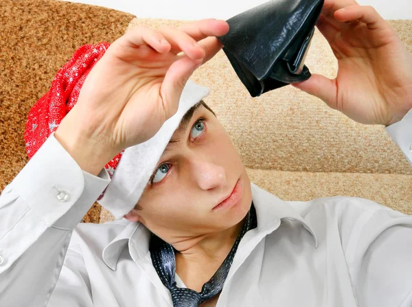 Teen with Empty Wallet — Stock Photo, Image