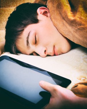 Genç uyku Tablet ile