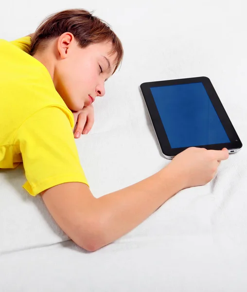 Bambino dormire con Tablet Computer — Foto Stock