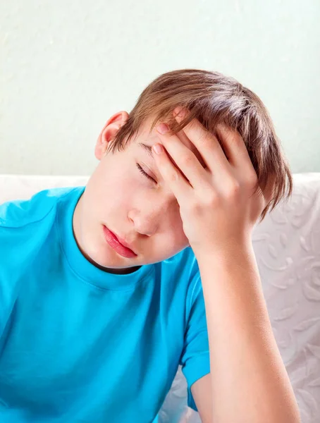 Tiener gevoel hoofdpijn — Stockfoto