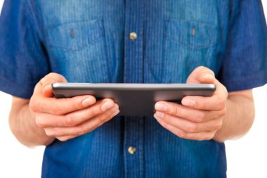 tablet bilgisayar olan kişi