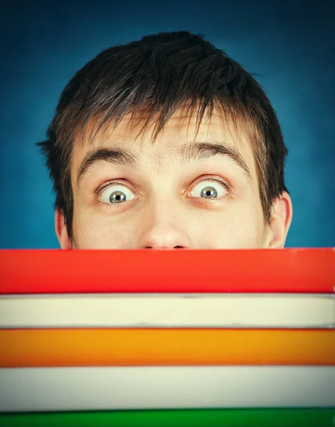 Verrast student met de boeken — Stockfoto