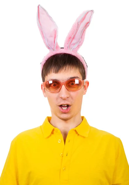Giovane uomo con orecchie di coniglio — Foto Stock