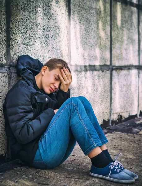 Triste adolescente ao ar livre — Fotografia de Stock