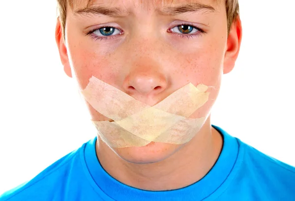 Triste chico con la boca sellada — Foto de Stock