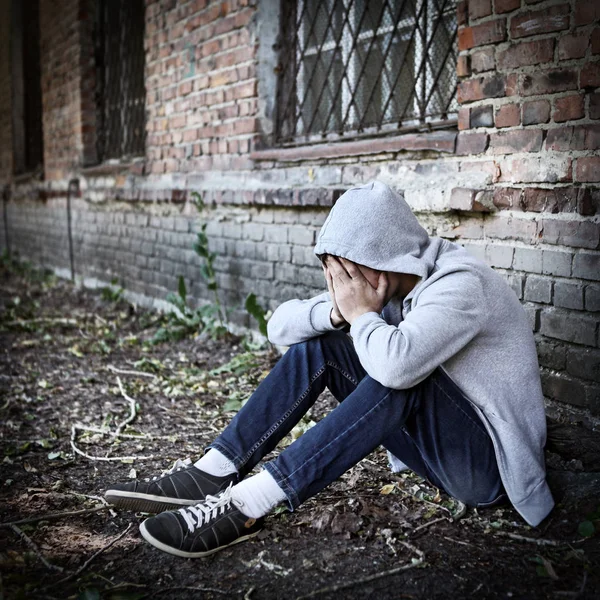 Triste adolescente all'aperto — Foto Stock