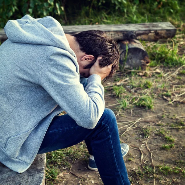 Triste joven — Foto de Stock