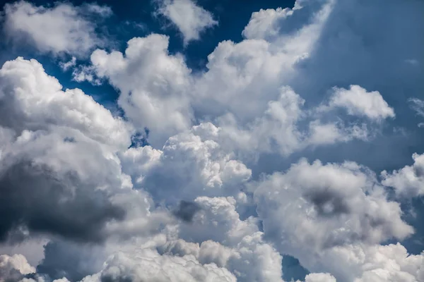 Awan dan langit biru — Stok Foto