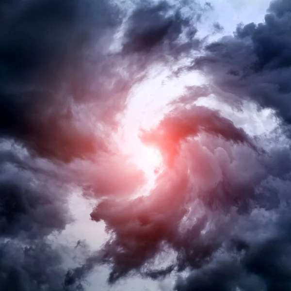 雲の中の旋風 — ストック写真