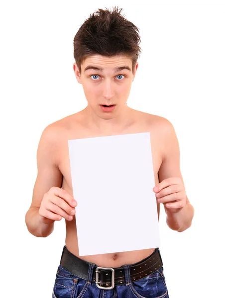 Homem jovem mostra papel vazio — Fotografia de Stock