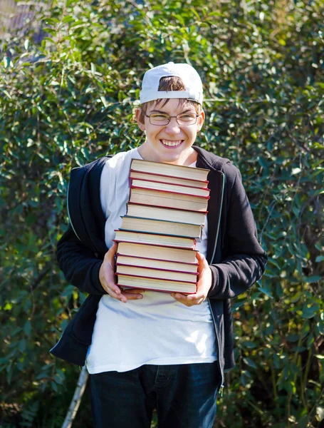 Tiener met een boeken — Stockfoto