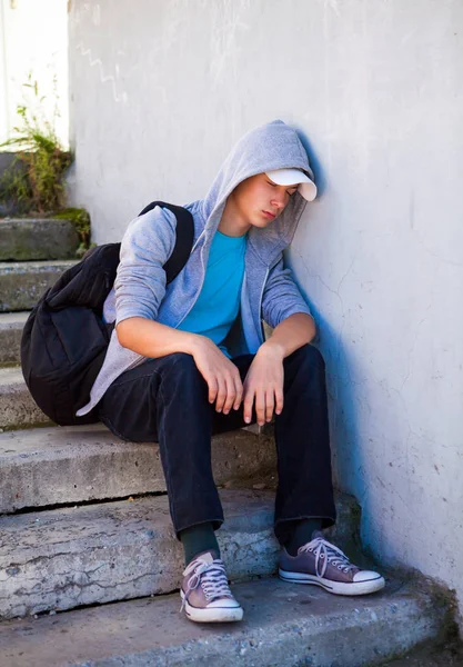 Triste adolescente ao ar livre — Fotografia de Stock