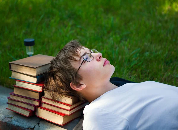 Smutný Teenager se knihami — Stock fotografie
