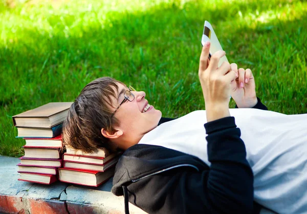 Adolescente con Tablet Computer — Foto de Stock