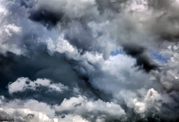 Fondo de nubes dramáticas — Foto de Stock