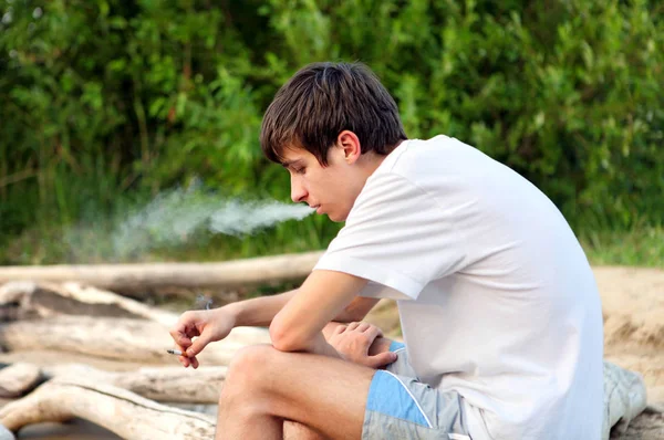 Triste joven — Foto de Stock