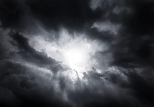 Cloudscape met een zonlicht — Stockfoto
