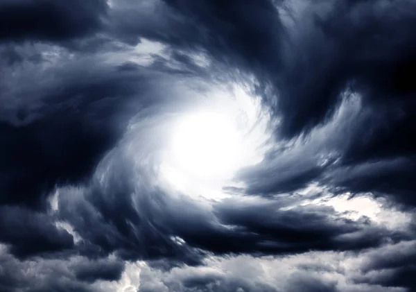 Whirlwind in de wolken — Stockfoto