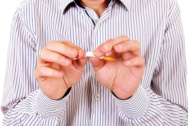 Man med en bruten cigarett — Stockfoto