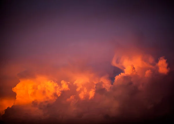 Fondo de nubes dramáticas — Foto de Stock