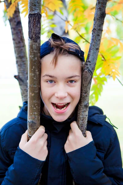 Ritratto adolescente all'aperto — Foto Stock