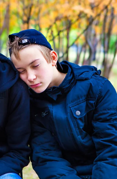 Teenager sleeping outdoor — Stock Photo, Image