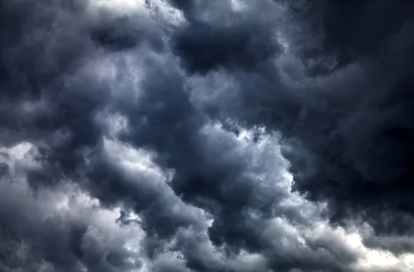 Achtergrond van de dramatische wolken — Stockfoto