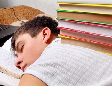 yorgun öğrenci uyku