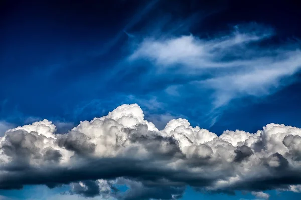 Awan dan langit biru — Stok Foto