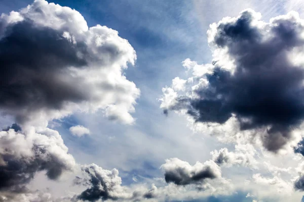 Awan Dramatis Latar Belakang — Stok Foto