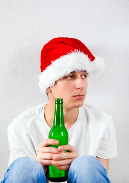 Giovane triste a Santa Hat — Foto Stock