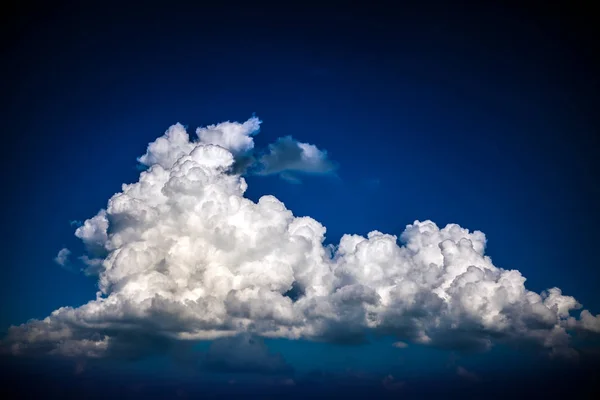 Awan dan langit biru — Stok Foto